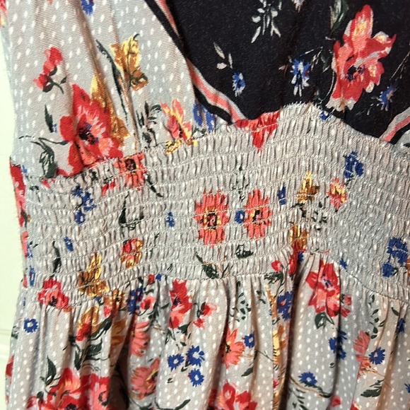 ANGIE💫Women’s Floral V-Neck Spaghetti Strap Lightweight Romper with Pockets - Picture 9 of 15